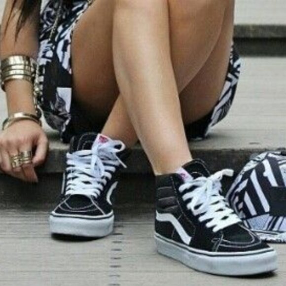 Vans Original Sk8 Hi Top Sneaker Black and White Suede Canvas Womens Size 7 - Picture 1 of 12